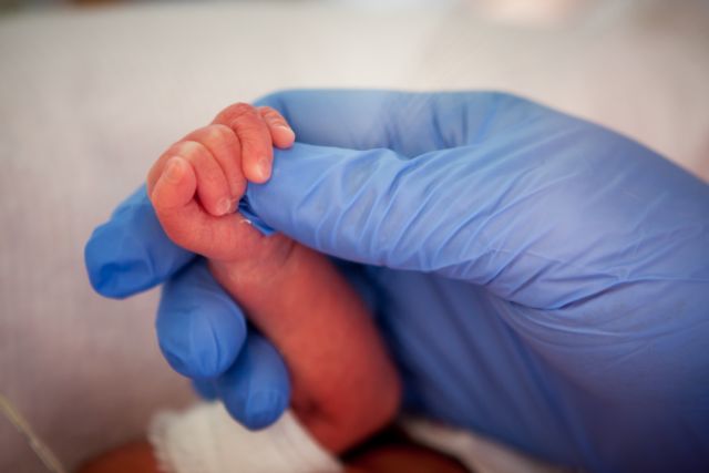 Άμεση διάθεση κονδυλίων για το δημόσιο πρόγραμμα προληπτικού ελέγχου νεογνών